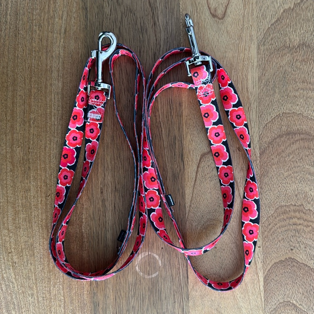 Pet Safe Easy Walk Leash in Poppy size medium- large LOT OF 2 new and unused